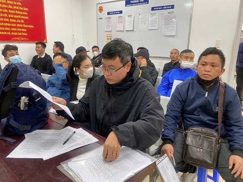 Đổi giấy phép lái xe online tiện lợi, người dân vẫn làm trực tiếp