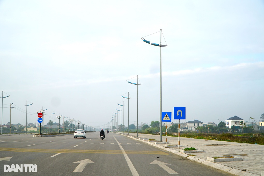 Biển báo không có bắt đầu nhưng có kết thúc khiến tài xế lo dính bẫy - 4