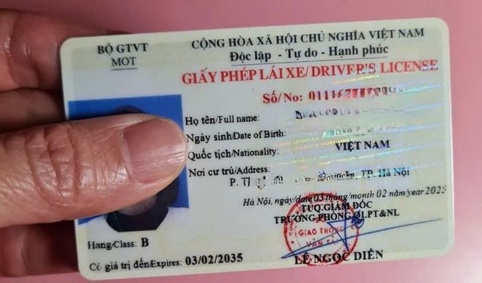 Người sở hữu bằng lái xe hạng B1, B2 (cũ) muốn đổi sang hạng C1 (mới) phải đến làm thủ tục trực tiếp