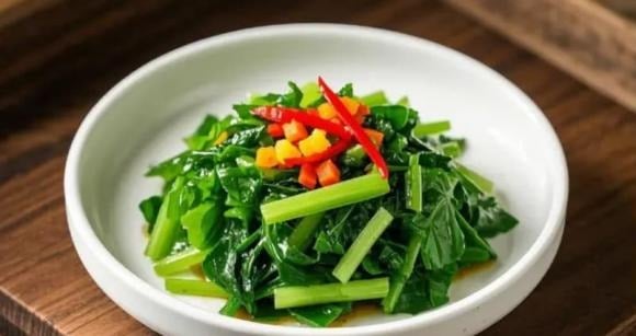 Món gỏi này có vị chua ngọt nhẹ, thơm béo của dầu mè, vừa thanh mát vừa kích thích vị giác. 