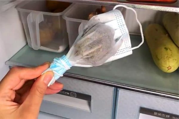 dat-cuon-giay-ve-sinh-vao-tu-lanh-03