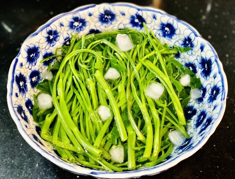 meo-luoc-rau-muong-05