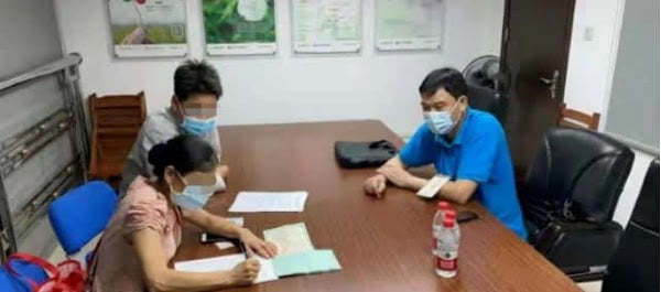 Gia đình bé Kỳ Kỳ ký giấy đồng ý hiến tạng