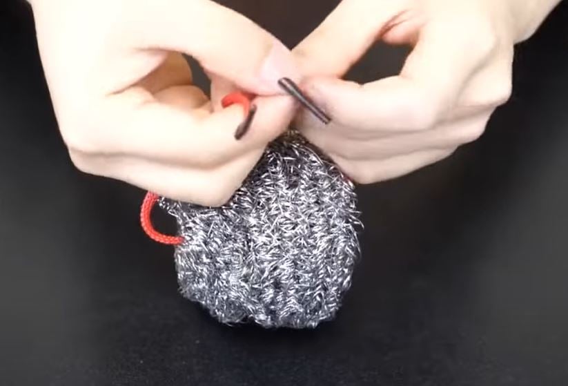 dat-bui-nhui-thep-vao-chai-nhua-03