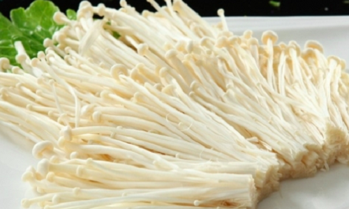 Chọn nấm có màu trắng không đốm vàng