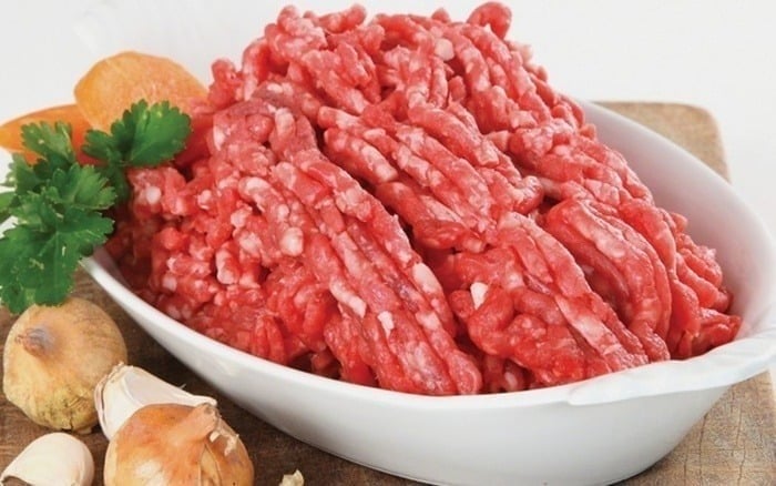 Thịt xay sẵn giúp tiết kiệm thời gian chế biến, rất tiện lợi cho bữa ăn nhanh. 