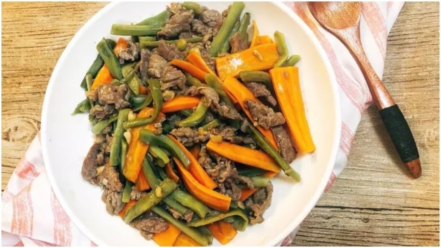 Khi chọn rau tiến vua, hãy ưu tiên những cọng có màu xanh đậm, không có dấu hiệu úa vàng.