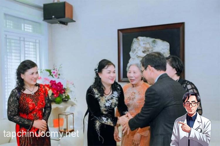 7 Món quà ra mắt thông gia ý nghĩa, sang trọng gây ấn tượng tốt - Quà tặng 360