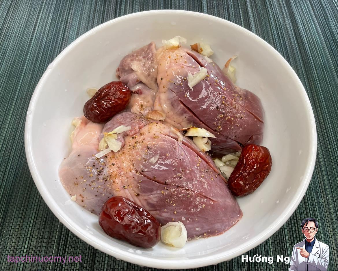 Bộ phận độc nhất vô nhị của con heo, ăn nhiều tốt cho tim và máu, đem hấp với ngải cứu thành món đại bổ - Ảnh 4.