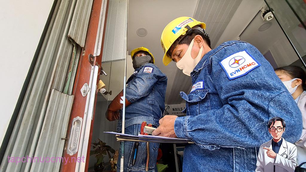 EVN nói ghi chỉ số điện sai dẫn đến tăng sốc là sai sót cá nhân - Ảnh 4.