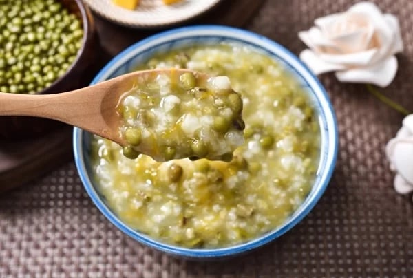 Món cháo này đặc biệt tốt cho người hay bị mất ngủ, cơ thể suy nhược hoặc vừa ốm dậy. 